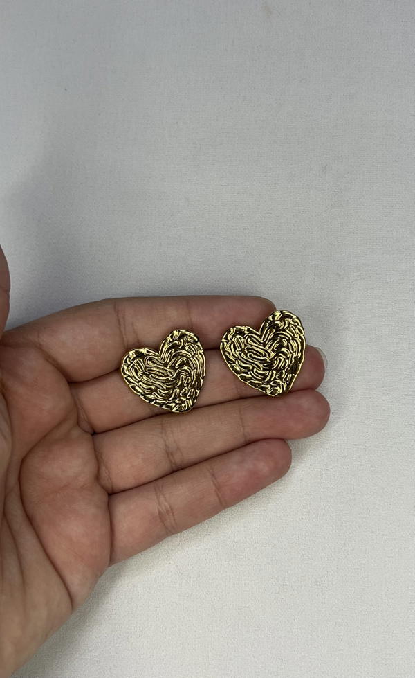 gold heart earrings  Image 5 Preview
