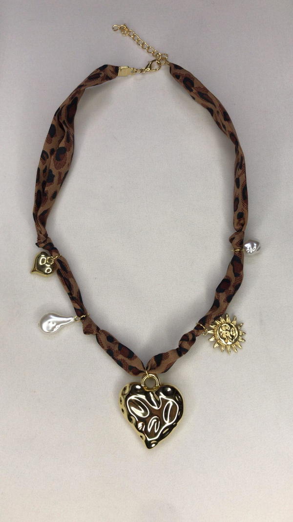 gold heart necklace (stain) Image 2 Preview