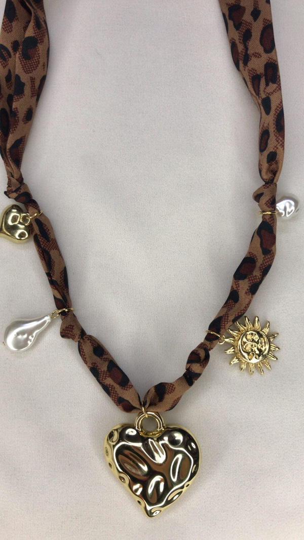 gold heart necklace (stain) Image 3 Preview