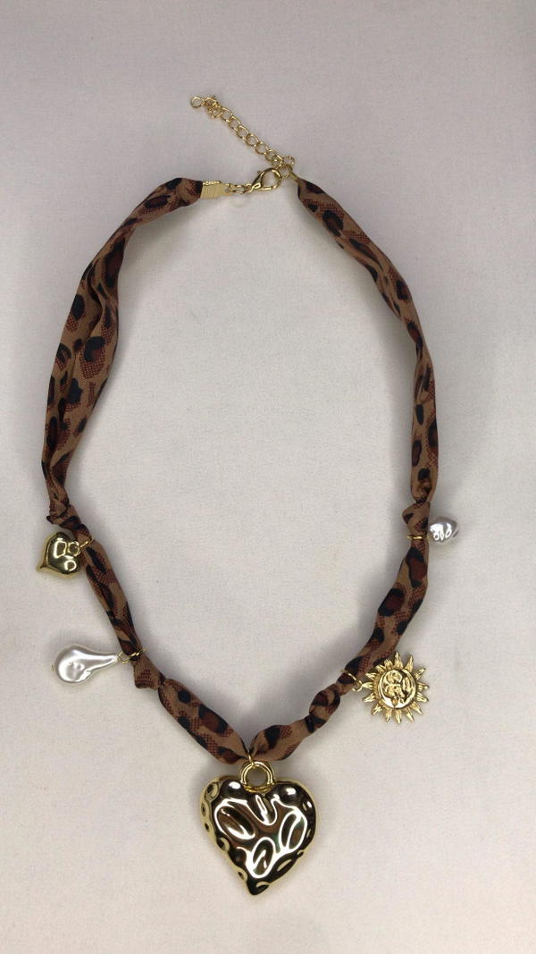 gold heart necklace (stain) Image 5 Preview