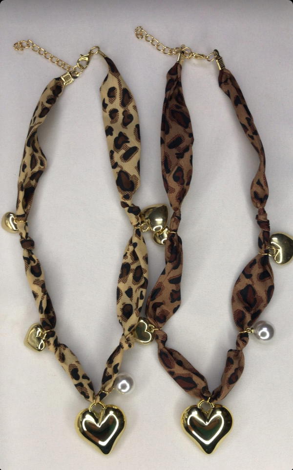 gold heart stain necklace  Image 2 Preview