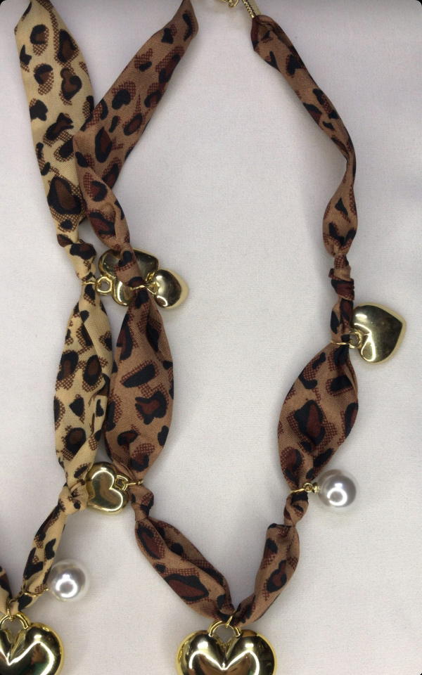 gold heart stain necklace  Image 3 Preview