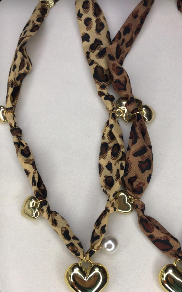 gold heart stain necklace  Image 4 Preview