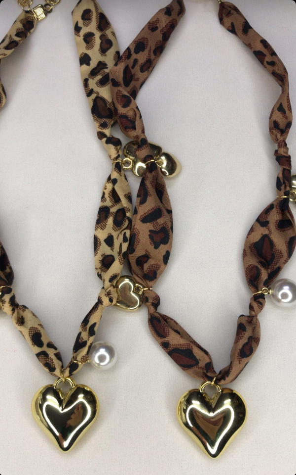 gold heart stain necklace  Image 5 Preview
