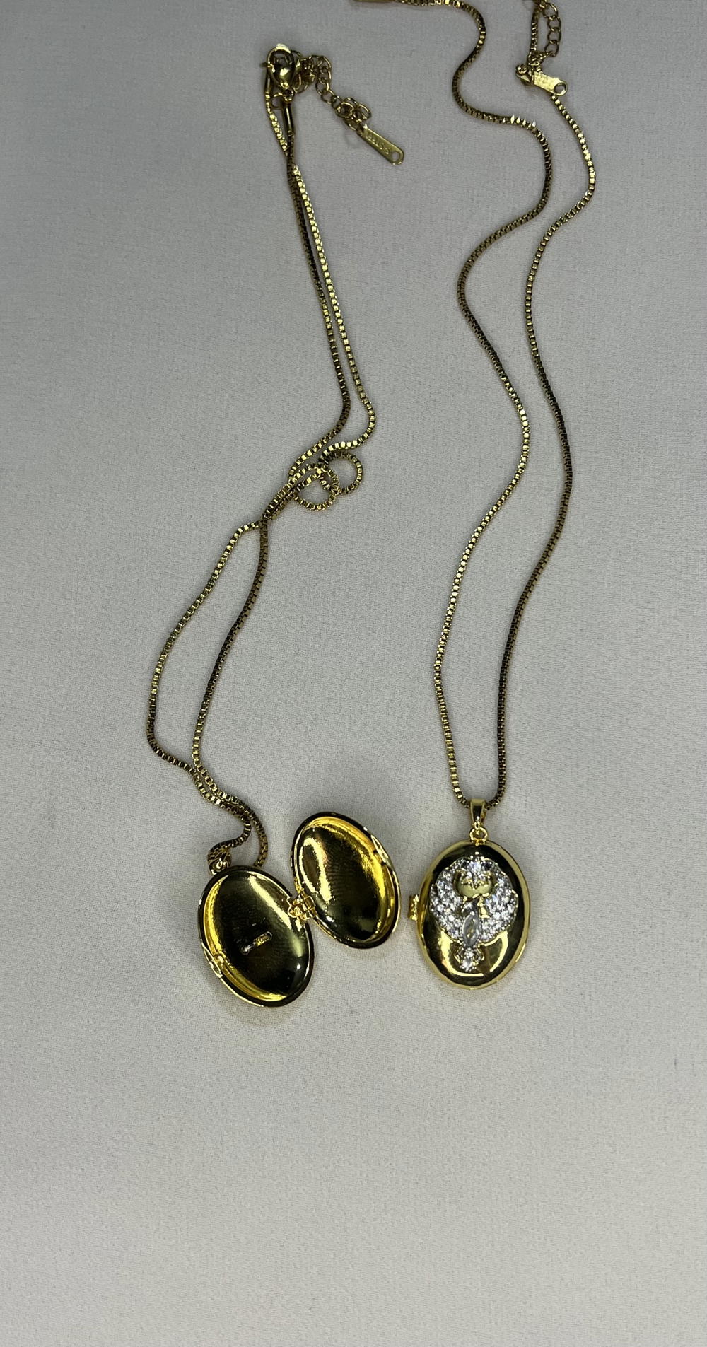oval gold locket Preview Image