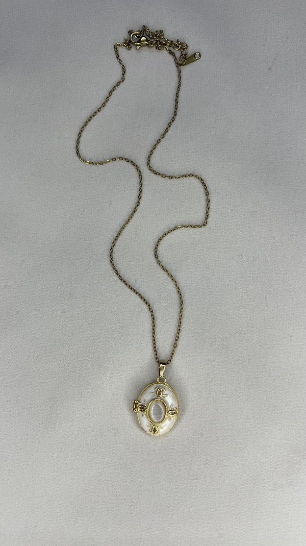 oval locket  Image 2 Preview
