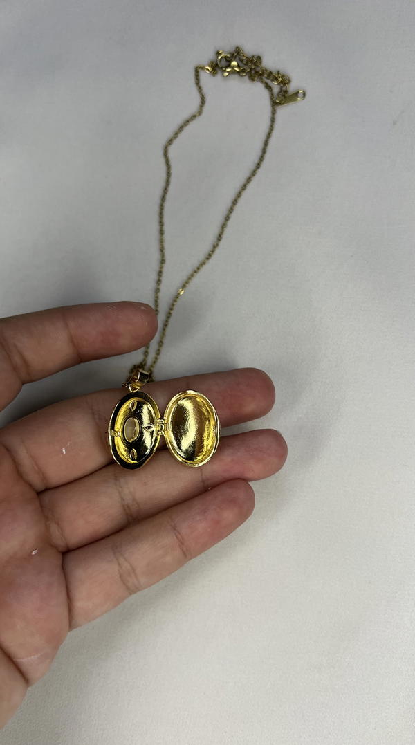 oval locket  Image 5 Preview