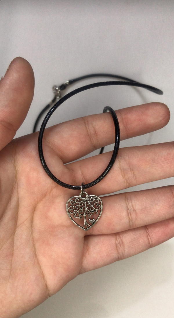 poison tree (heart shaped) Image 1 Preview