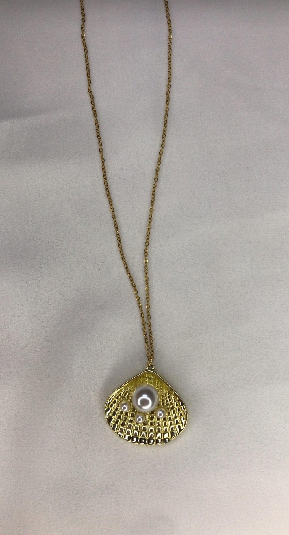 shell necklace  Preview Image