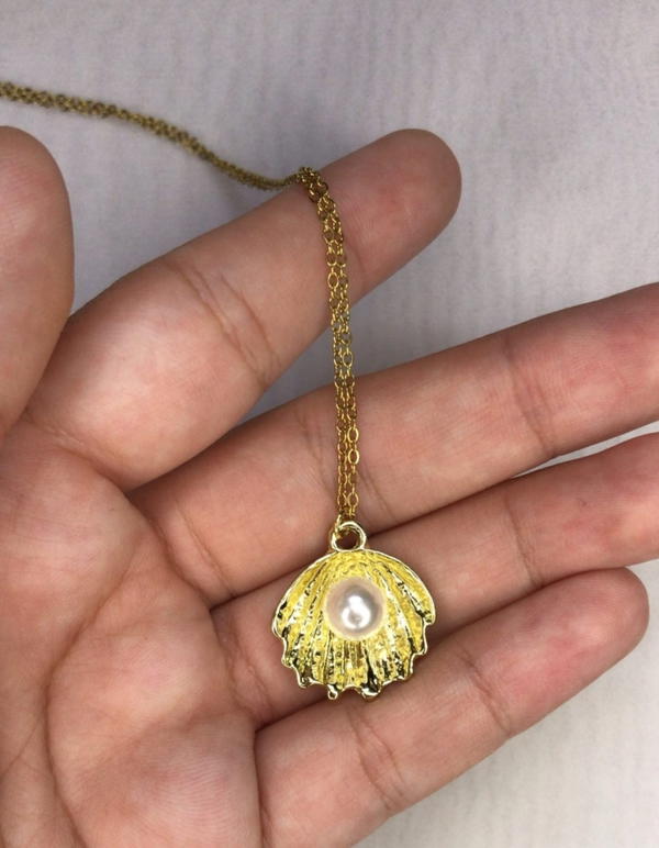 shells necklace  Image 2 Preview