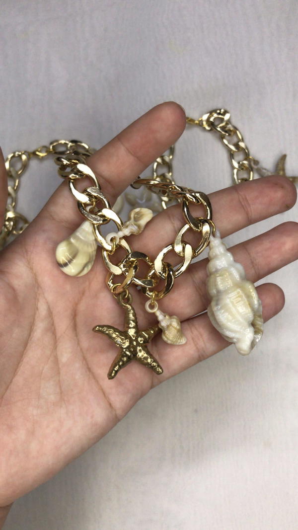 stainless shells bracelet Image 6 Preview
