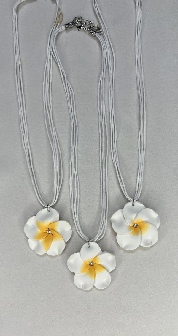 white flower necklace  Image 1 Preview
