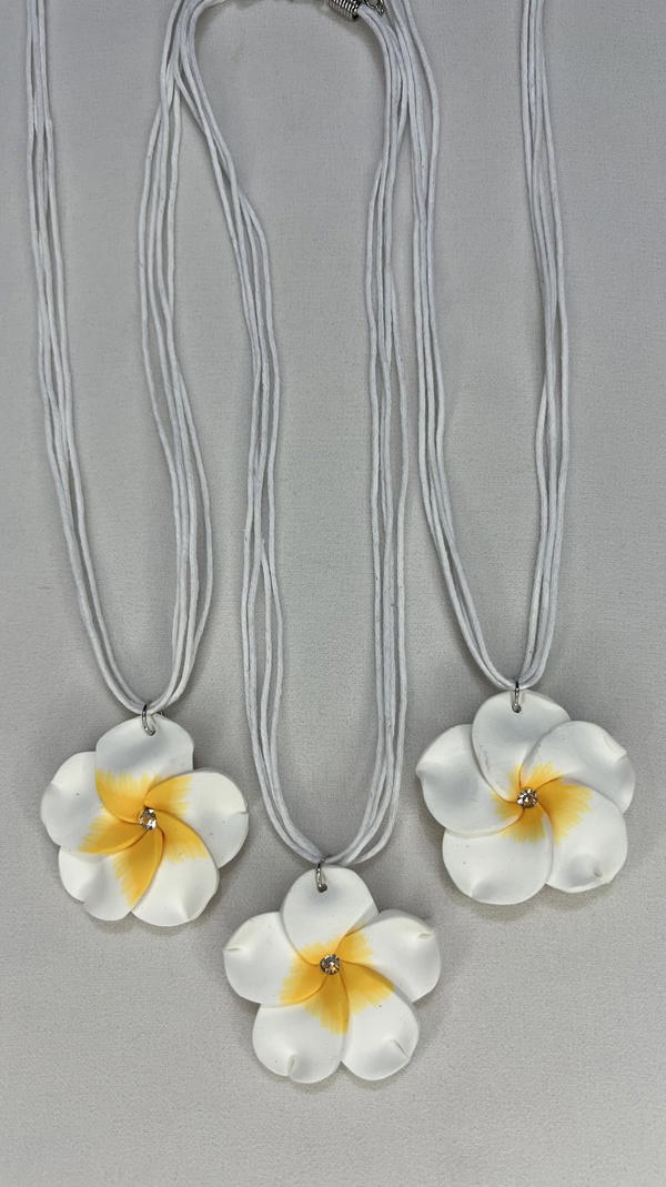 white flower necklace  Image 2 Preview