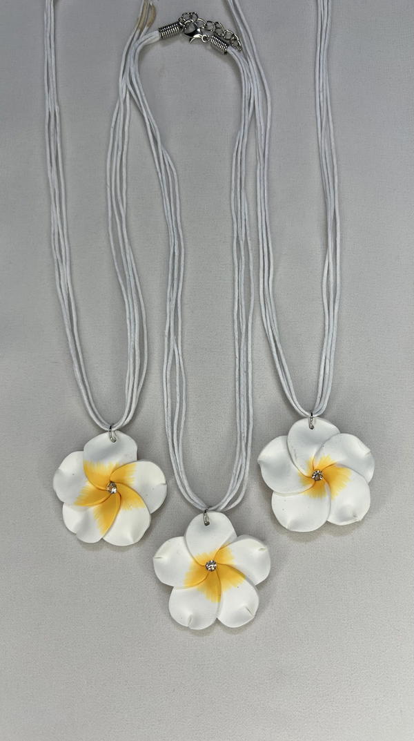 white flower necklace  Image 3 Preview