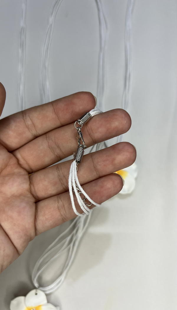 white flower necklace  Image 5 Preview