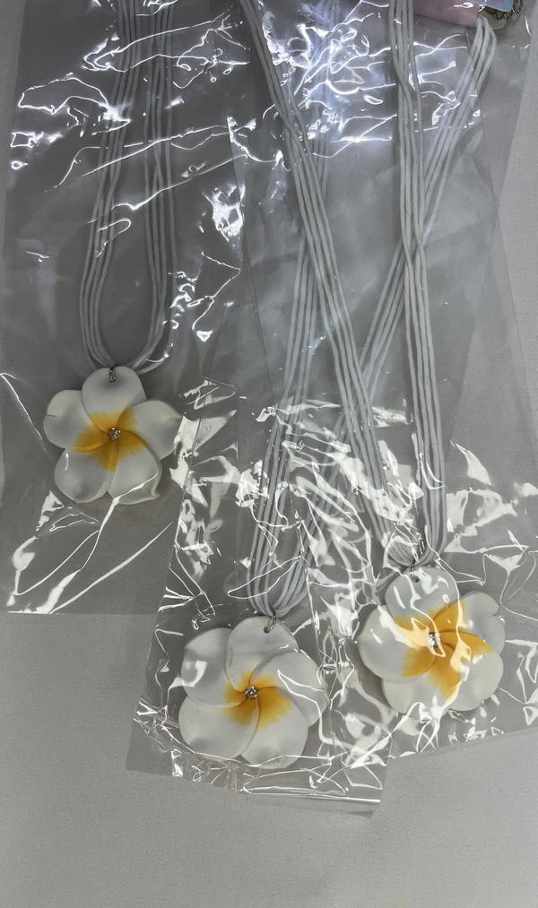 white flower necklace  Image 6 Preview