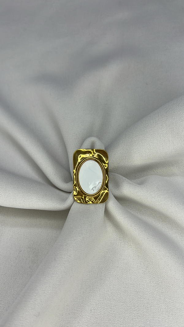 white stones ring Image 1 Preview