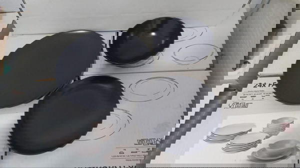  FÄRGKLAR  طقم تقديم 18 قطعة    بيج لامع ،   رمادي فاتح غير لامع ،  رمادي غامق غير لامع  Image 4 Preview