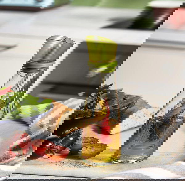 زجاجة زيت بقمع Image 1 Preview