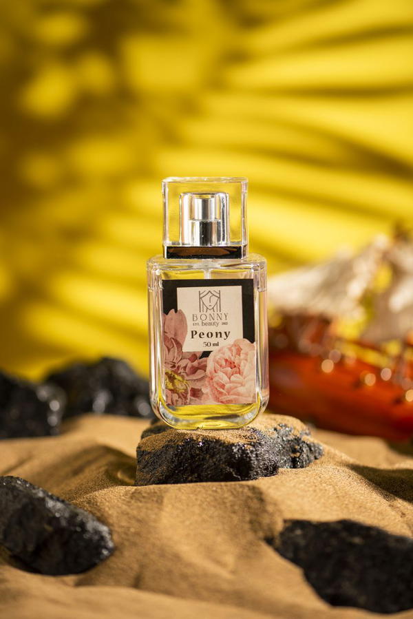 ​عطر بيوني (Peony) – إشراقة الزهور الملوكية والأنوثة الناعمة Image 1 Preview