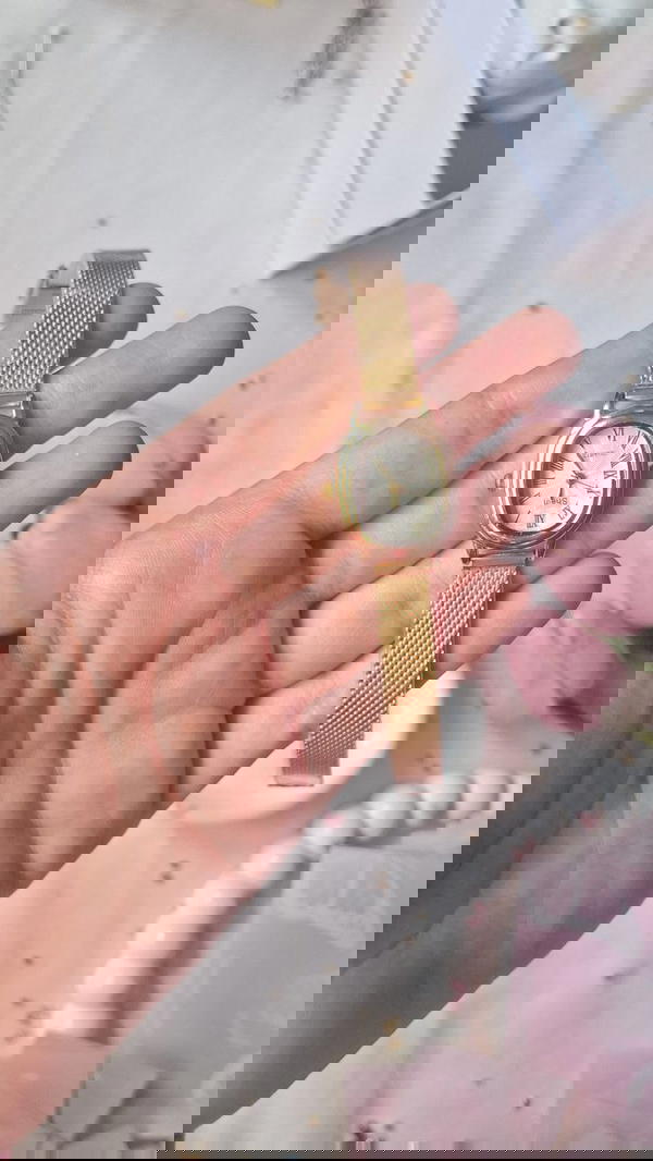 ساعه شى ان بيضاوى  Image 1 Preview