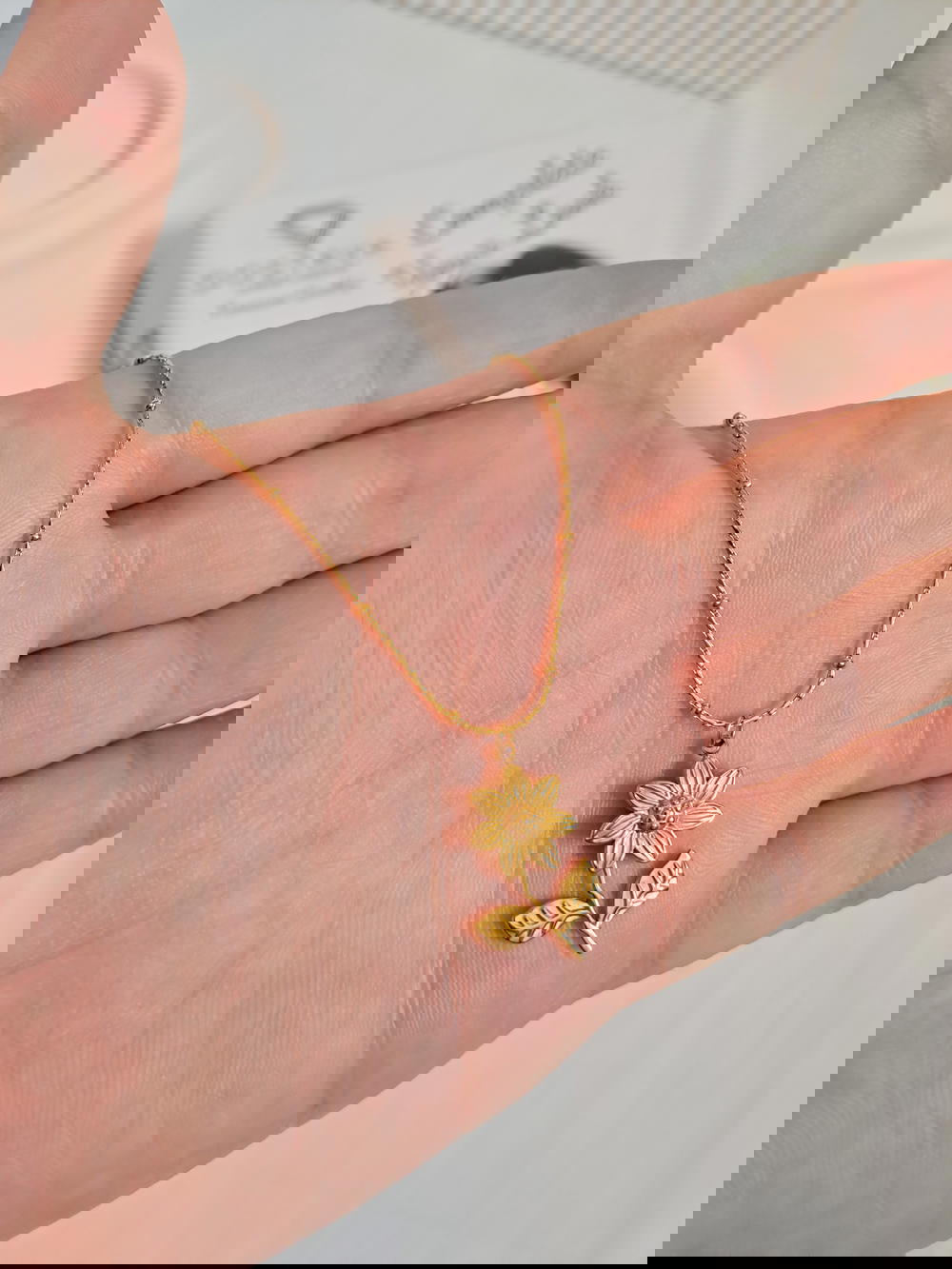  سلسلة وردة Preview Image