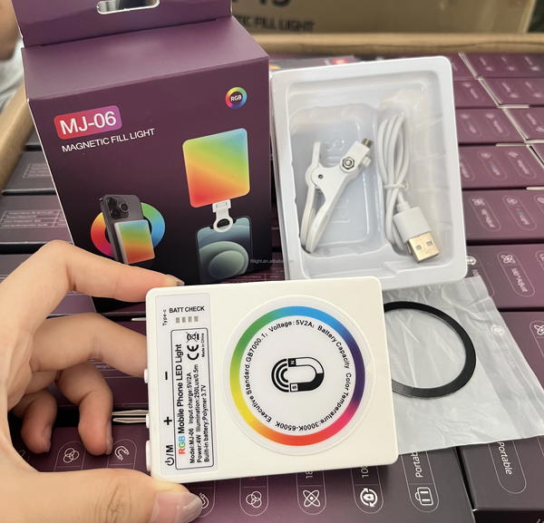 Magnetic Fill Light RGB – إضاءة كاملة بألوان احترافية Image 4 Preview