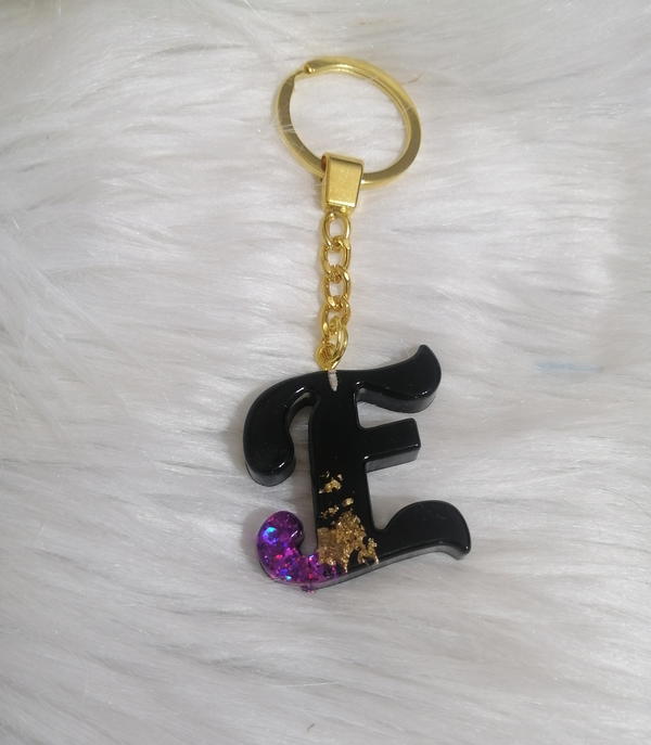 ميدالية حرف E من الريزن Image 1 Preview