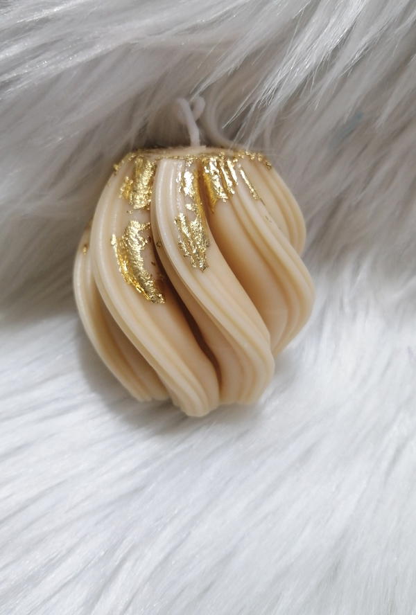 شمعه على شكل حلزونى بعطر العود Image 1 Preview