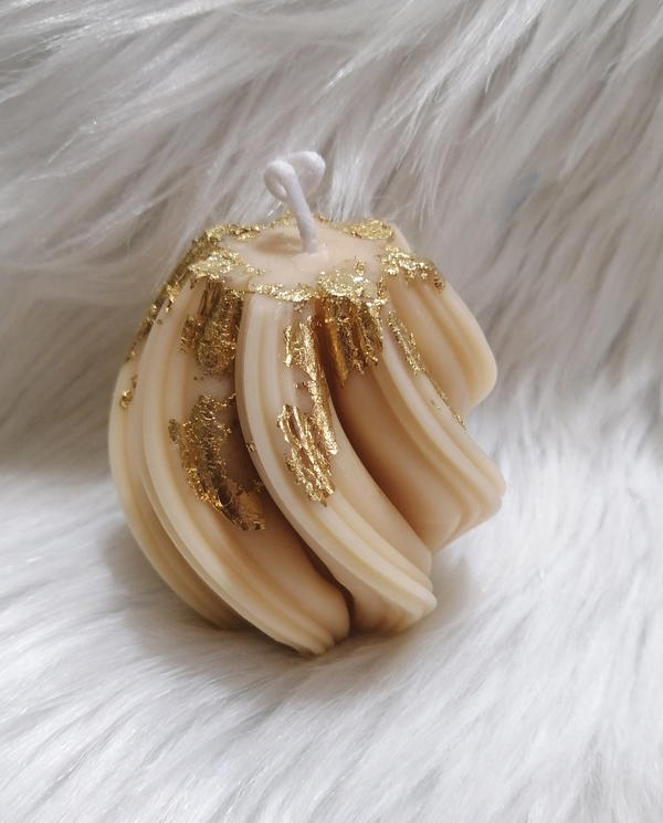 شمعه على شكل حلزونى بعطر العود Image 2 Preview