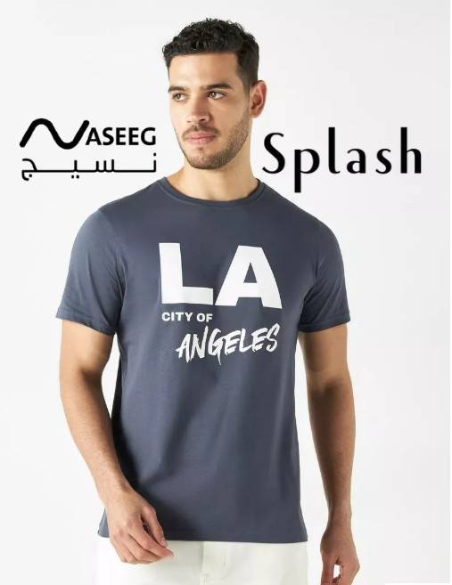 تيشيرت بياقة ضيّقة وأكمام قصيرة وطبعات تايبوجرافي Splash (XS) Preview Image