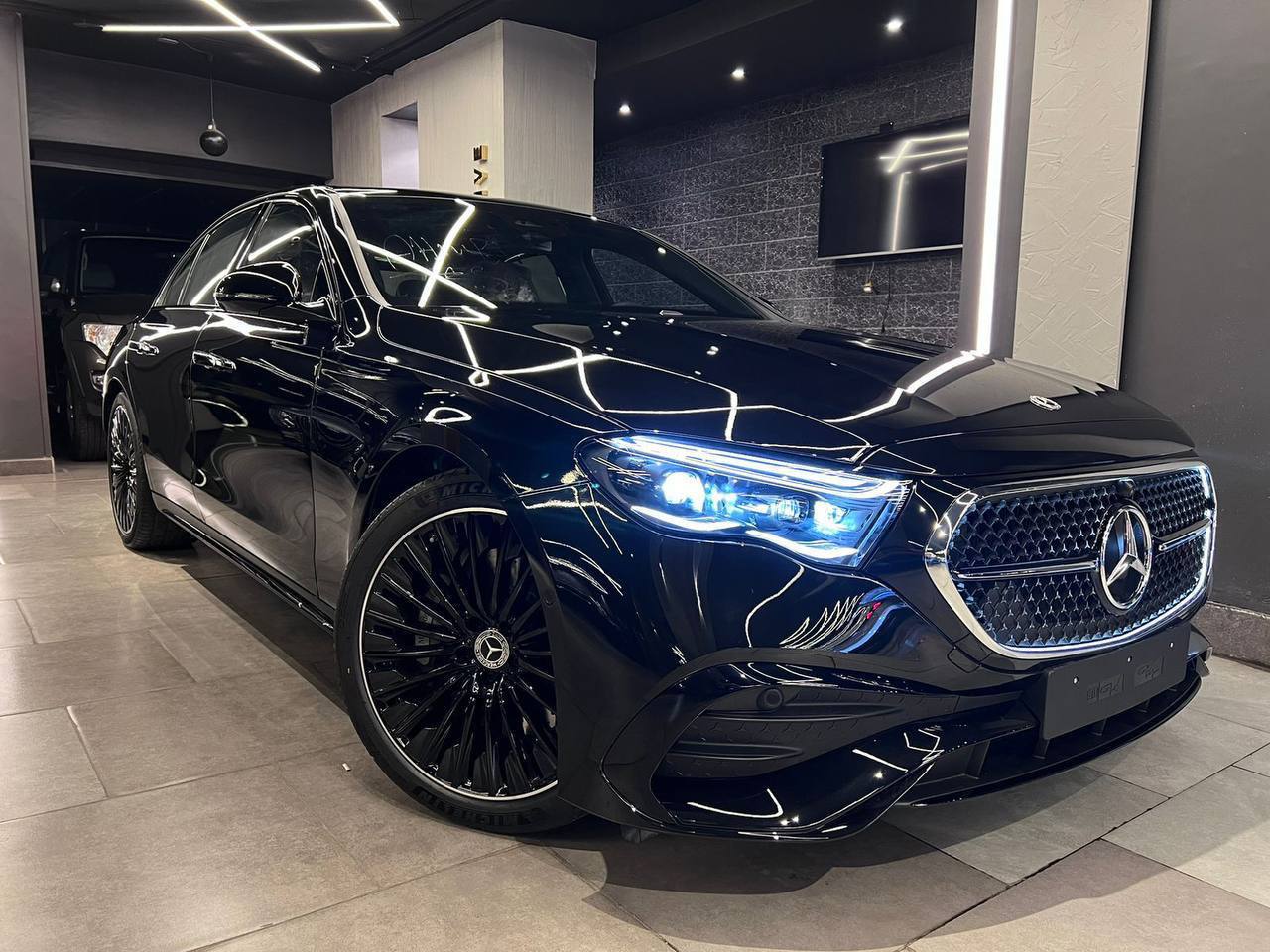 للبيع Mercedes-Benz E200 AMG موديل 2024  Image 1 Preview