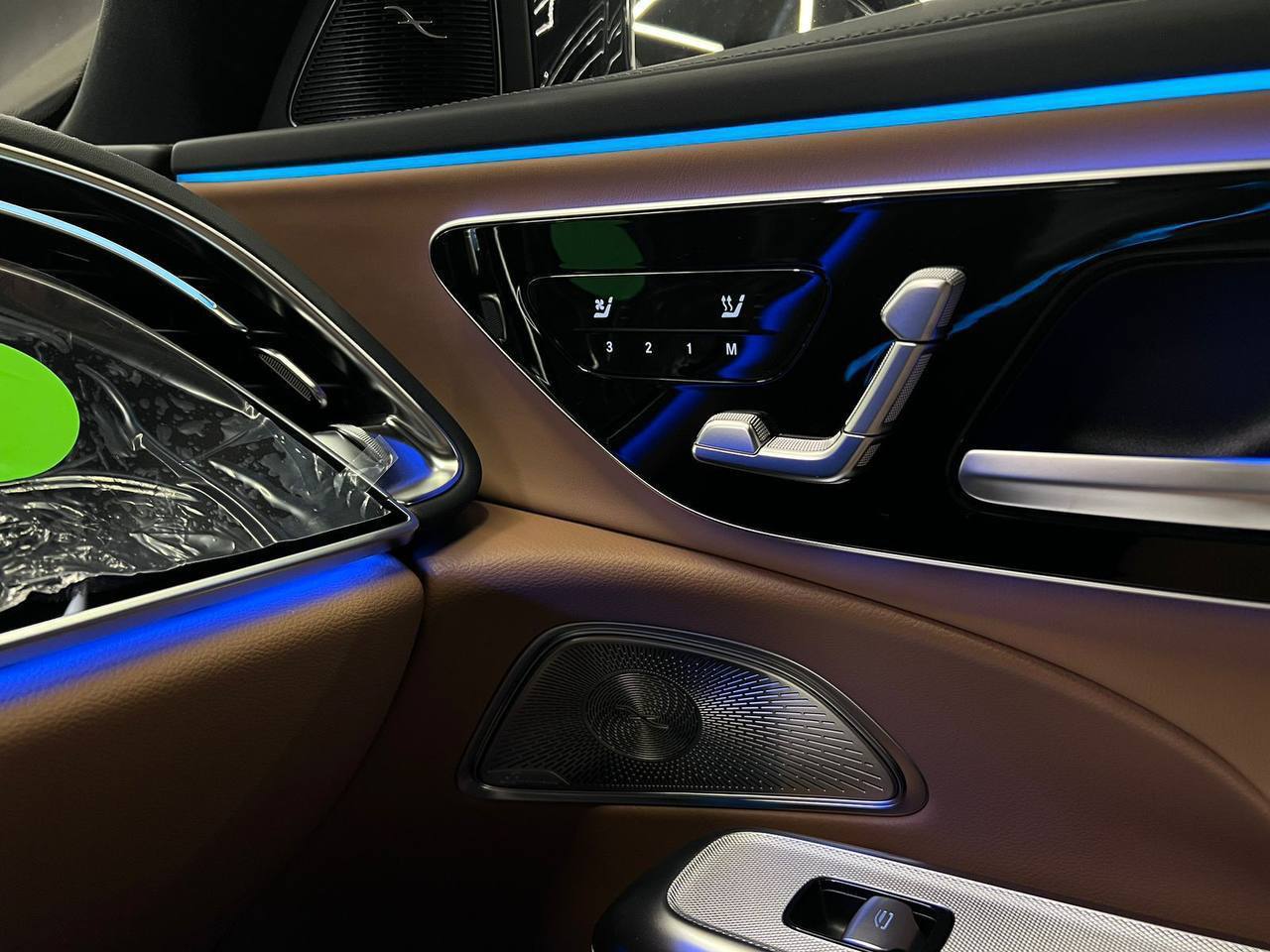 للبيع Mercedes-Benz E200 AMG موديل 2024  Image 4 Preview