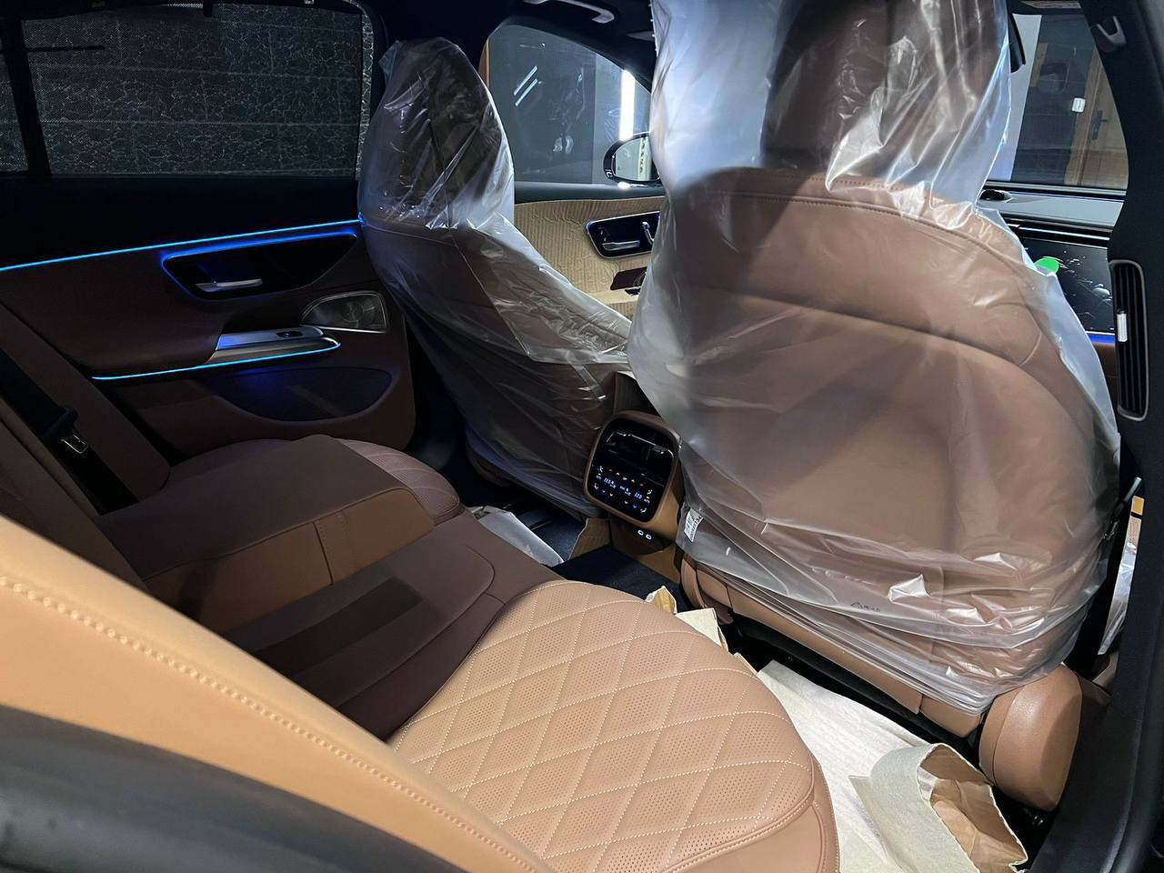للبيع Mercedes-Benz E200 AMG موديل 2024  Image 7 Preview