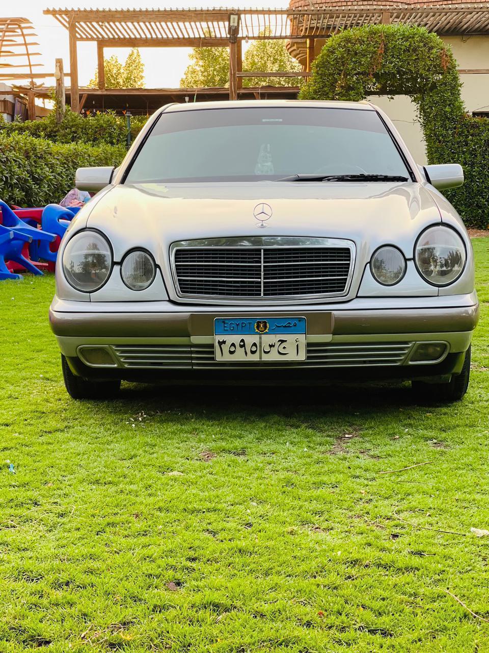 للبيع: Mercedes E200 - Model 1998 Image 2 Preview