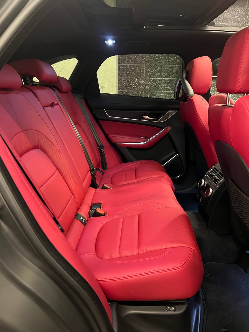 Jaguar F-Pace R-Dynamic 2024 Image 9 Preview