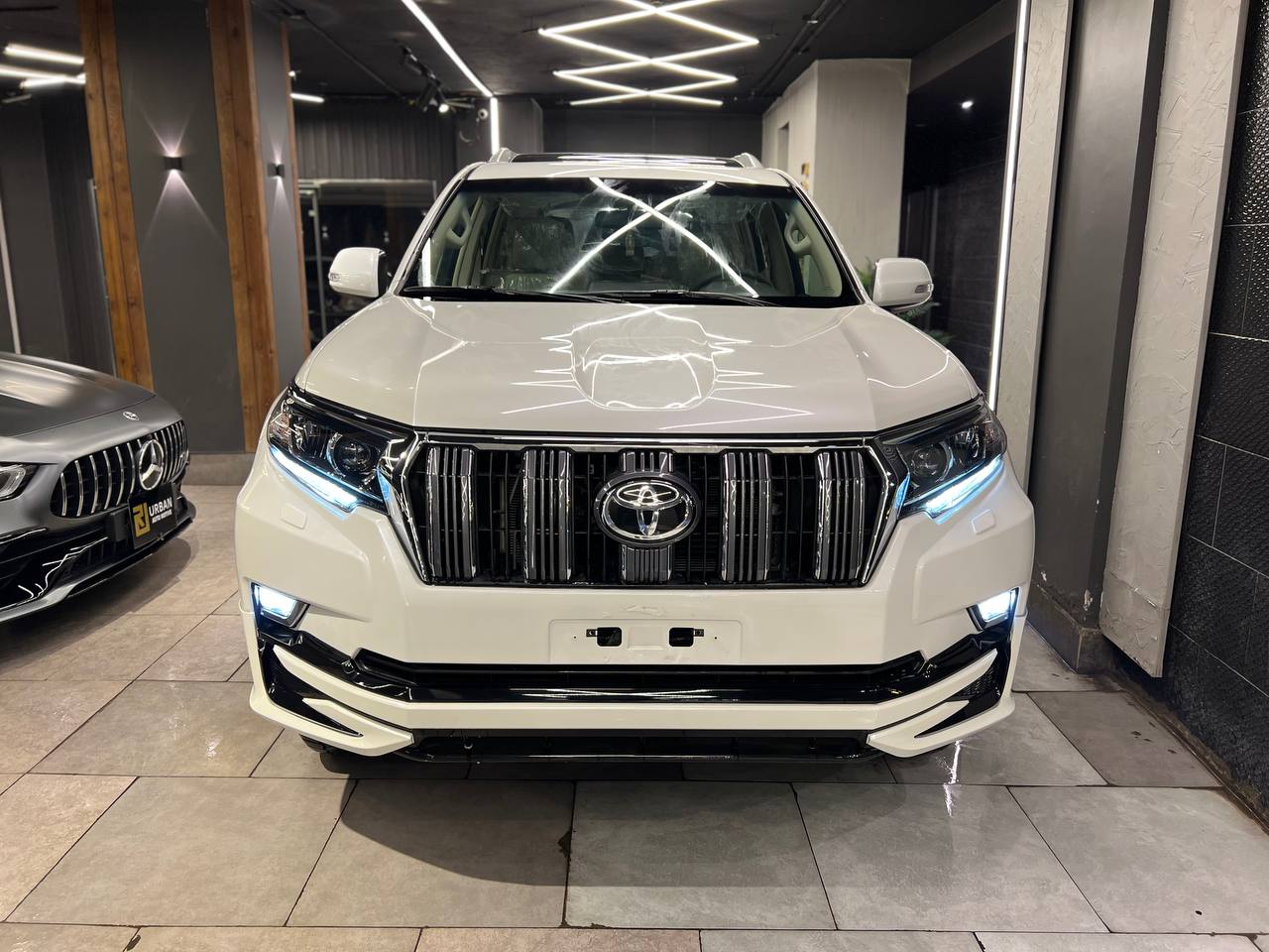 Toyota LANDCRUISER PRADO VX-R 2023 Image 2 Preview
