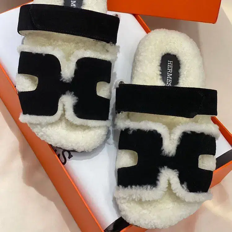 Hermes-slipper { black } 123 Preview Image