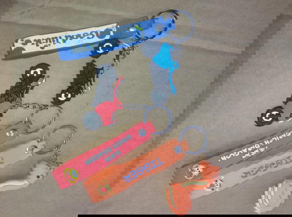 ميدالية مفاتيح سكوتر باشكال متنوعة Image 1 Preview