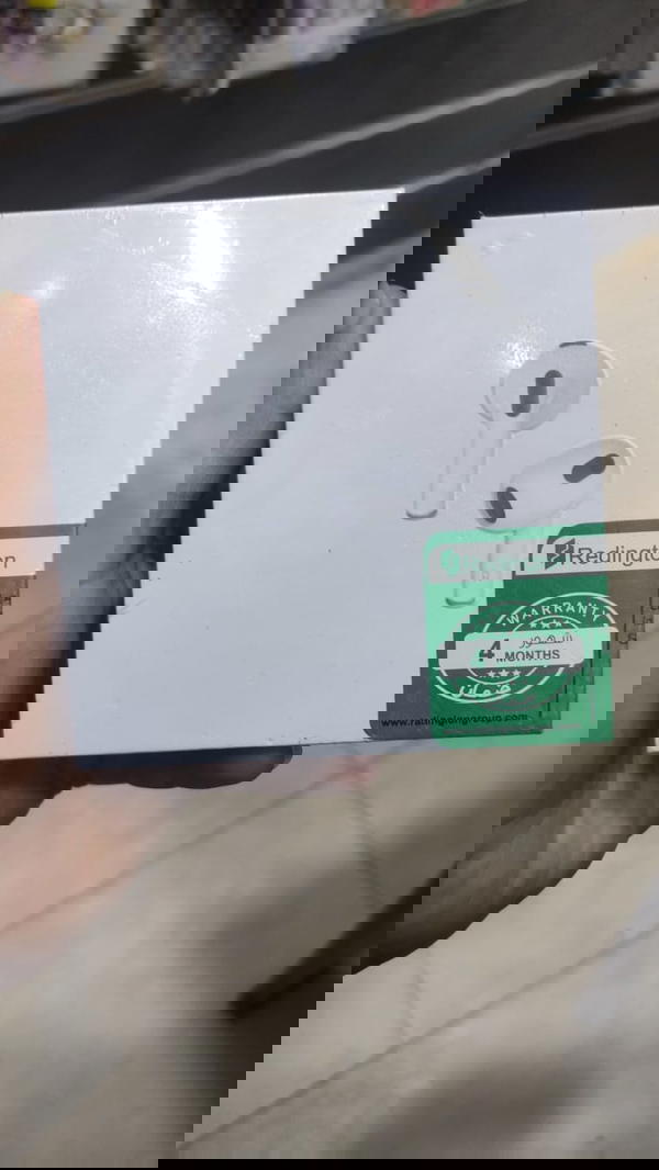 سماعات ابل ايربودز برو MWP22AM/A مع علبة شحن لاسلكية - لون ابيض، في الاذن Image 1 Preview