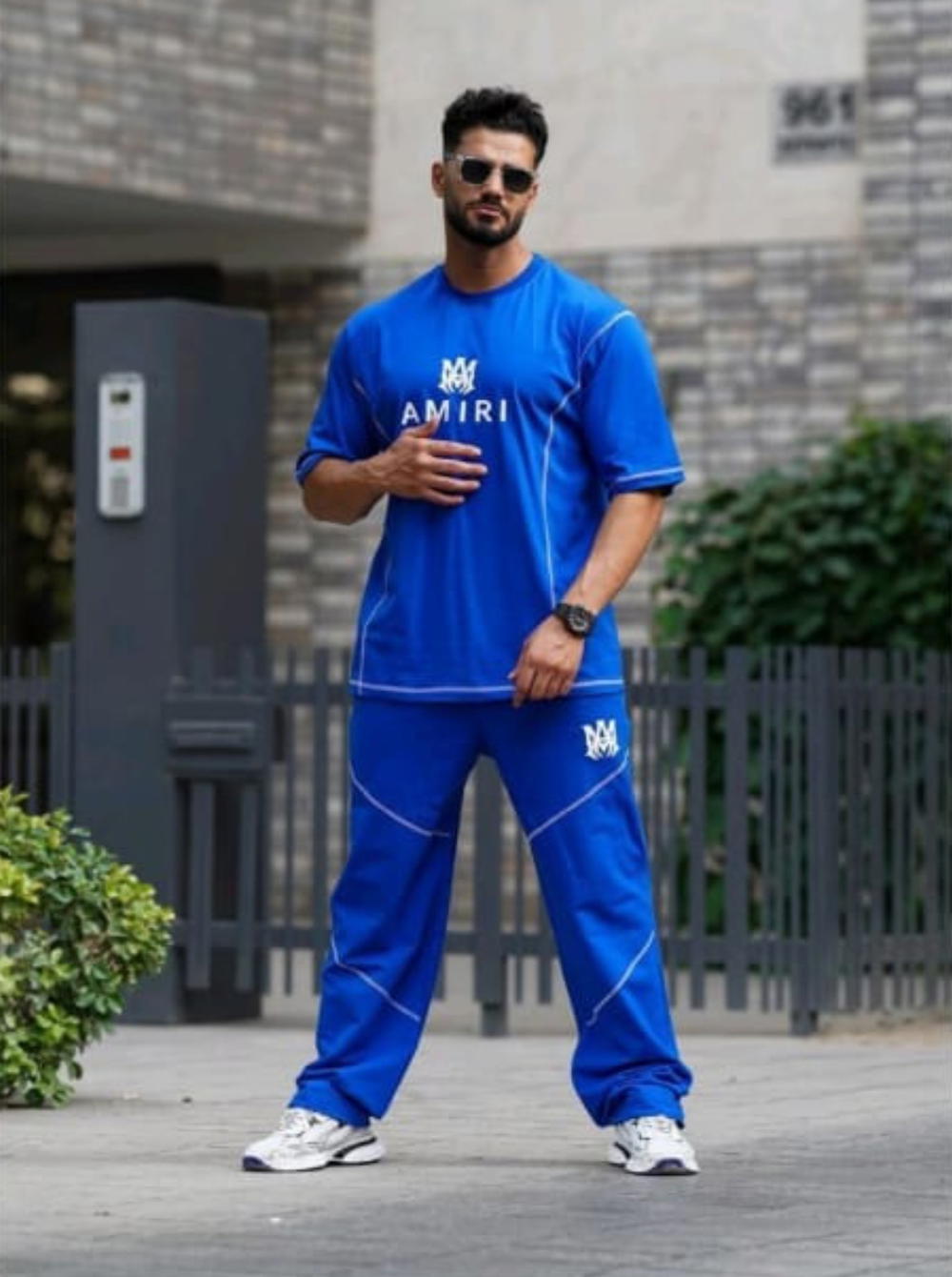 ترنج الاميري بنطلون وتيشيرت  Preview Image