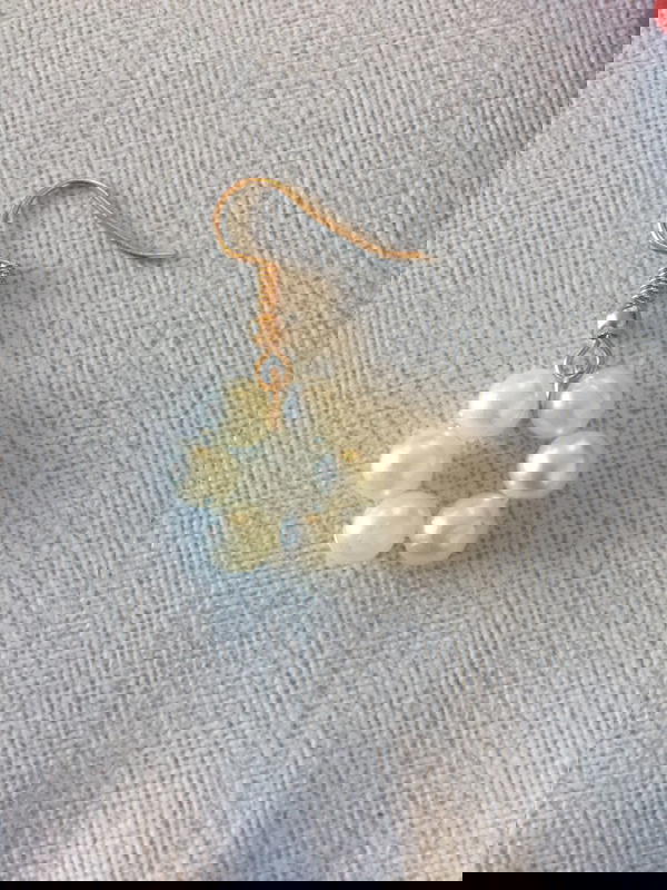 Pearl Earrings Image 3 Preview