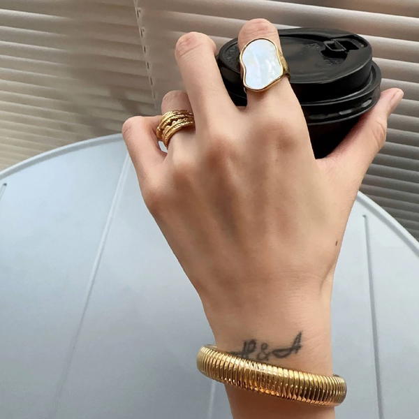 White stone ring ❤︎ Image 1 Preview