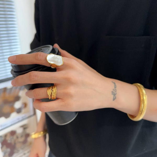 White stone ring ❤︎ Image 2 Preview