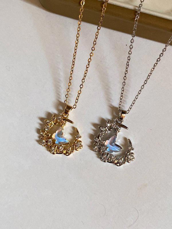 Wow butterfly chains ⋆.˚🦋༘⋆ Image 1 Preview