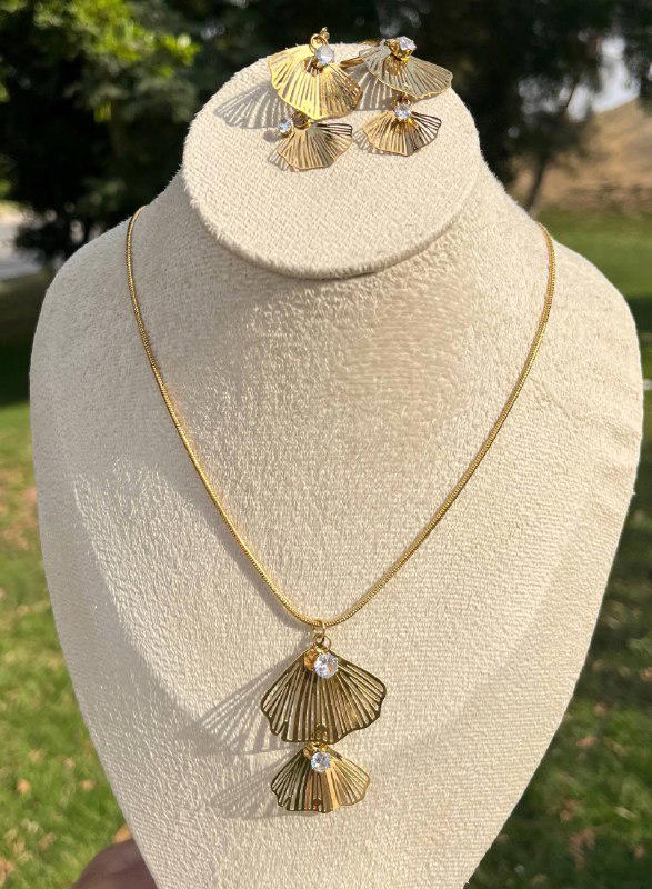 Earrings and a necklace (๑'ᵕ'๑)⸝* Image 7 Preview