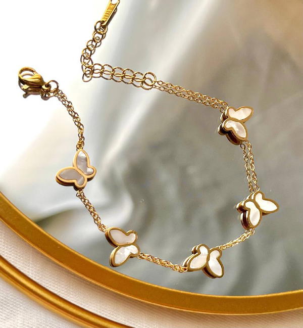 Butterfly flows ⋆.˚🦋༘⋆ Image 1 Preview