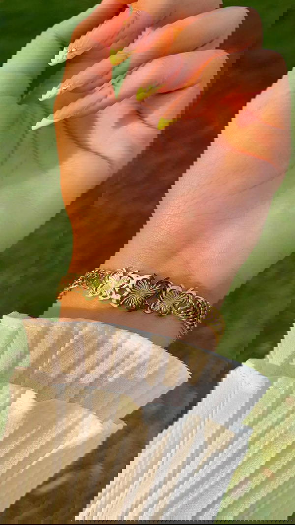 Typical gold Flows ⋆˙⟡♡ Image 7 Preview