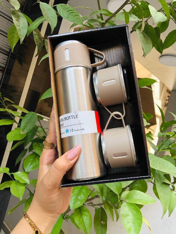 ✨ ترمس ومعاه 3 كوب استانلس  Image 4 Preview