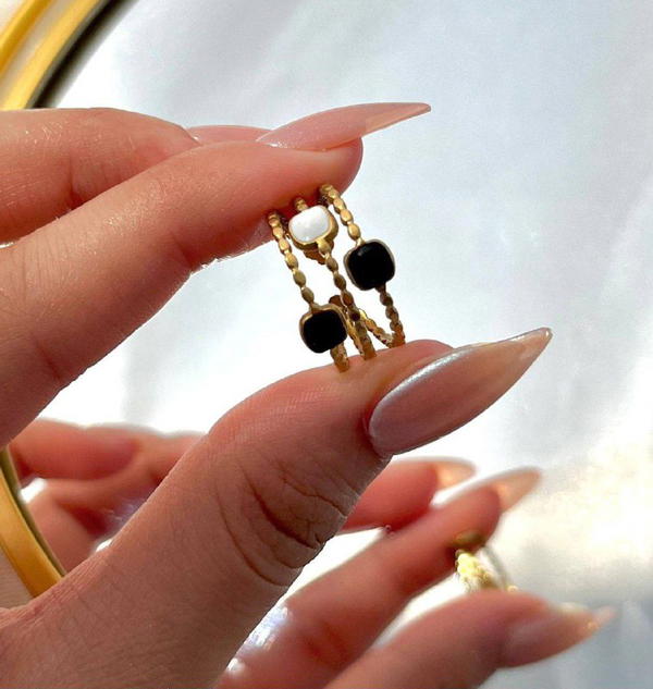 Stainless shell ring 🐚🖤⃝🤍💍 Image 3 Preview